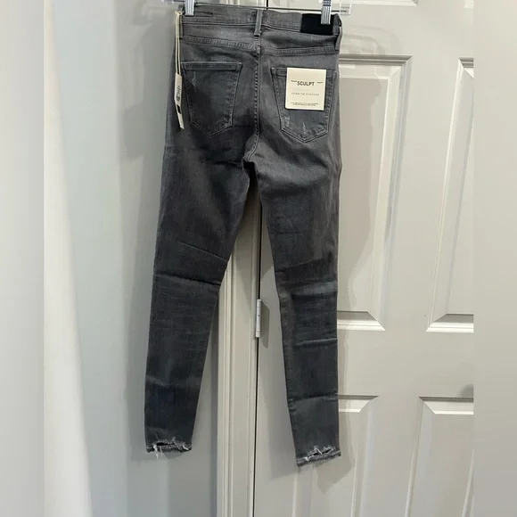 NWT CITIZENS OF HUMANITY Rocket High Rise Skinny Jeans in Statuette Size 24 Z385